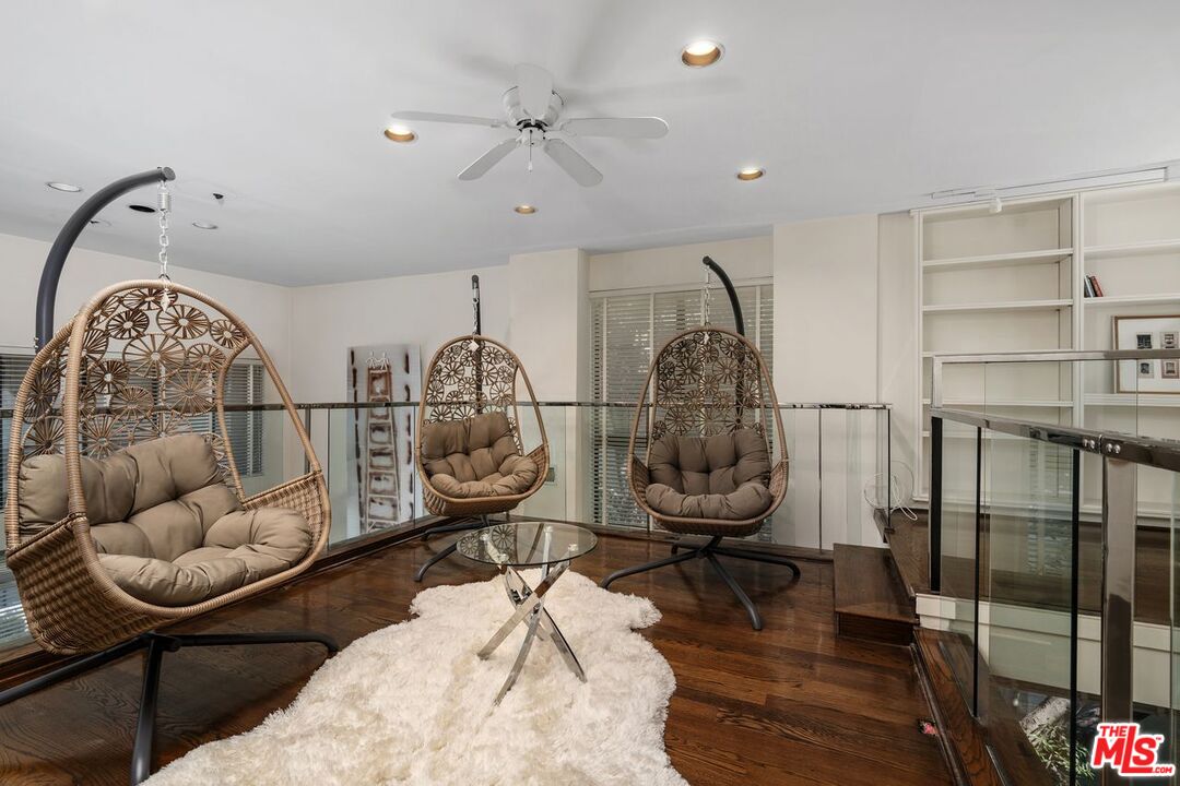 1360 S Beverly Glen Blvd Unit: PH301