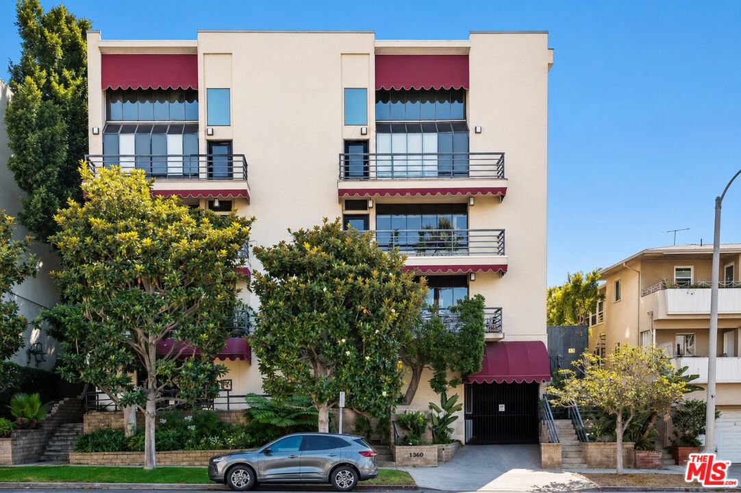 1360 S Beverly Glen Blvd Unit: PH301