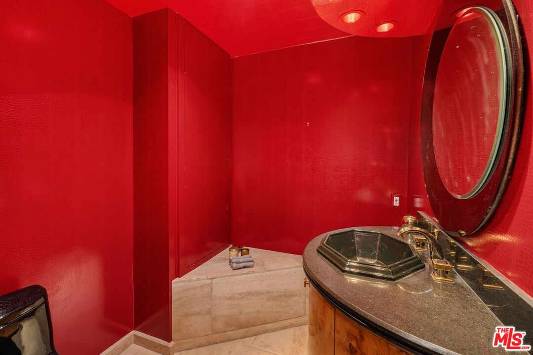 1360 S Beverly Glen Blvd Unit: PH301