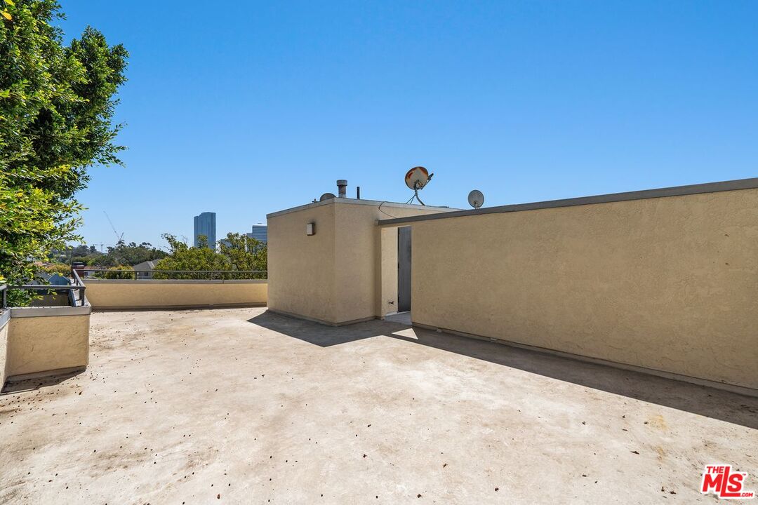 1360 S Beverly Glen Blvd Unit: PH301
