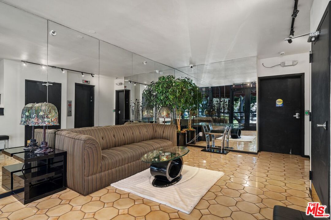 1360 S Beverly Glen Blvd Unit: PH301