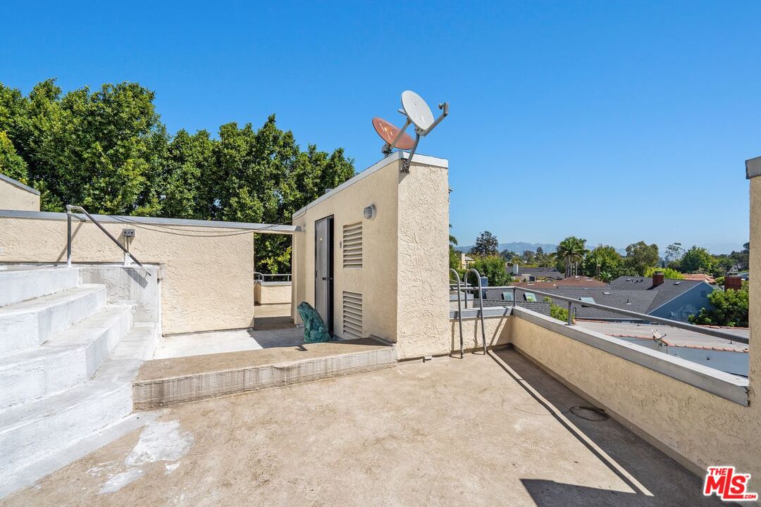 1360 S Beverly Glen Blvd Unit: PH301