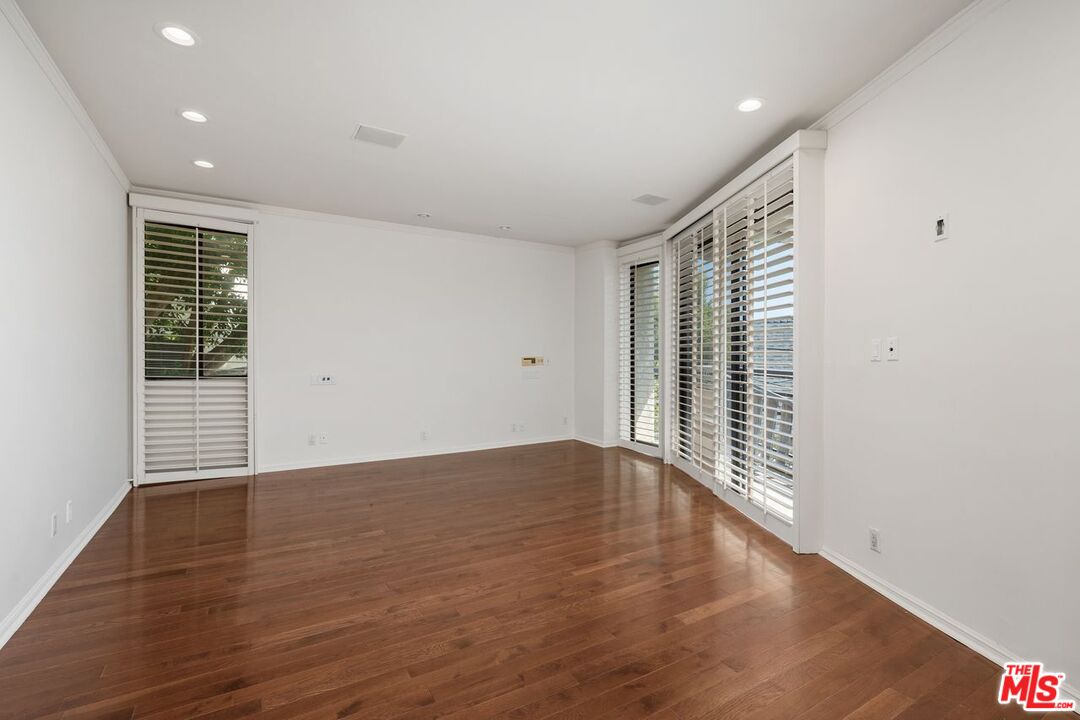 1360 S Beverly Glen Blvd Unit: PH301