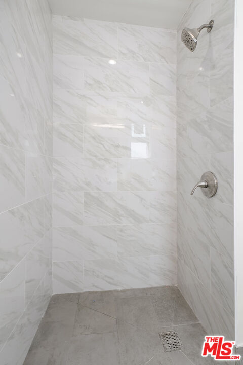 1832 S Barrington AVE Unit: 401