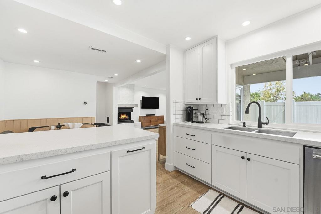 1422 Caminito Septimo