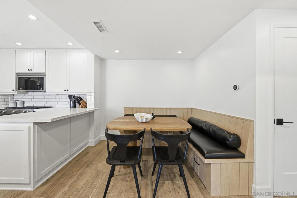 1422 Caminito Septimo