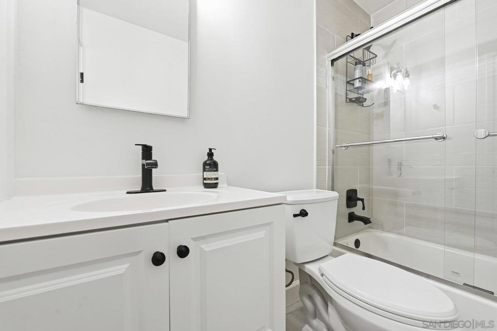 1422 Caminito Septimo