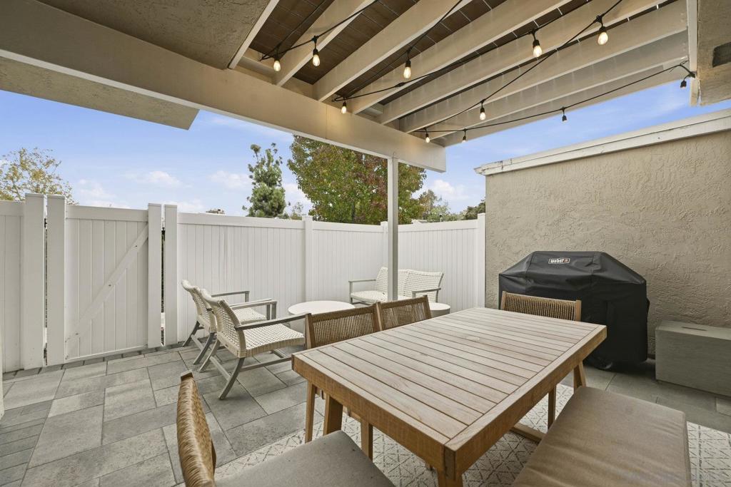 1422 Caminito Septimo