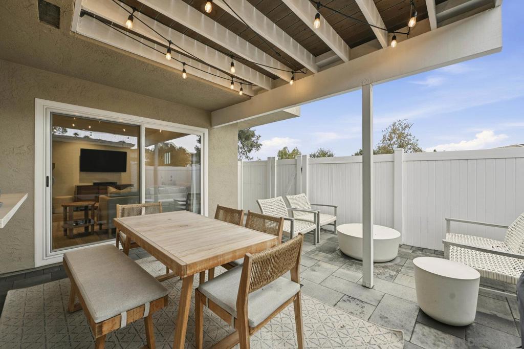 1422 Caminito Septimo