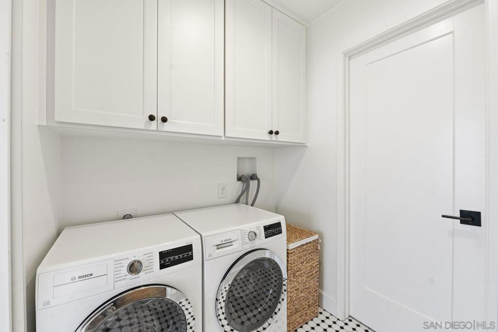 1422 Caminito Septimo