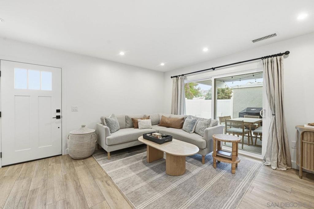 1422 Caminito Septimo