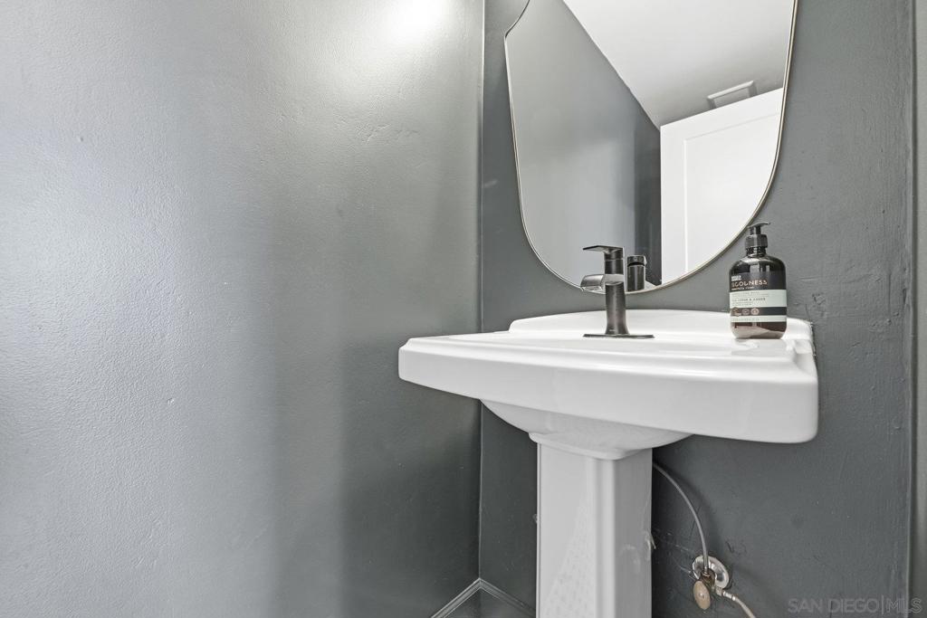 1422 Caminito Septimo