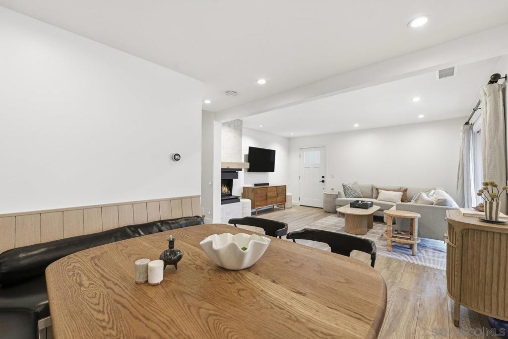 1422 Caminito Septimo