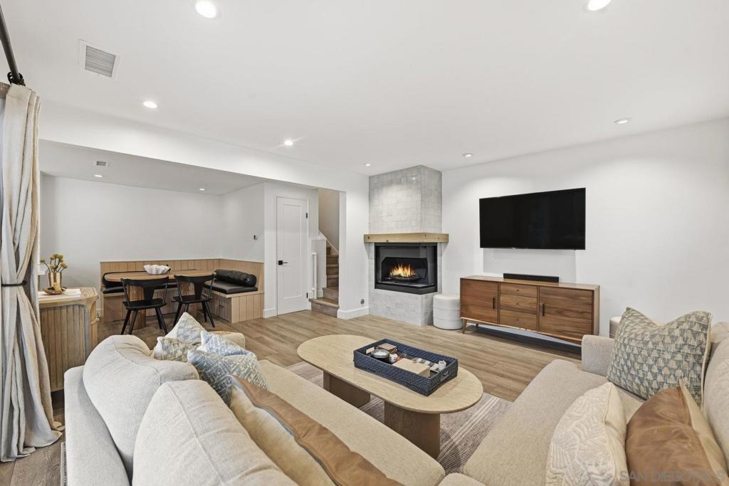 1422 Caminito Septimo