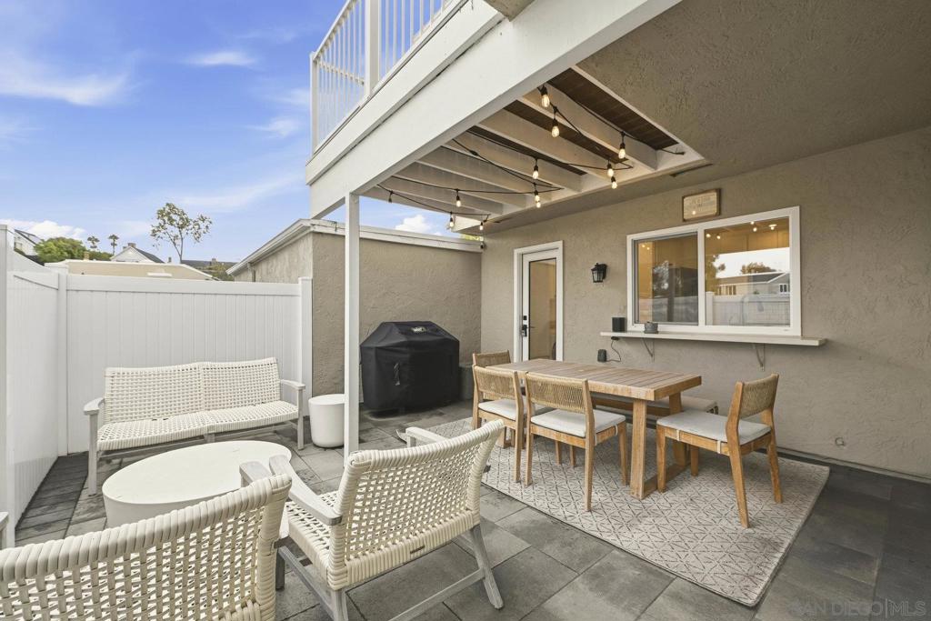 1422 Caminito Septimo