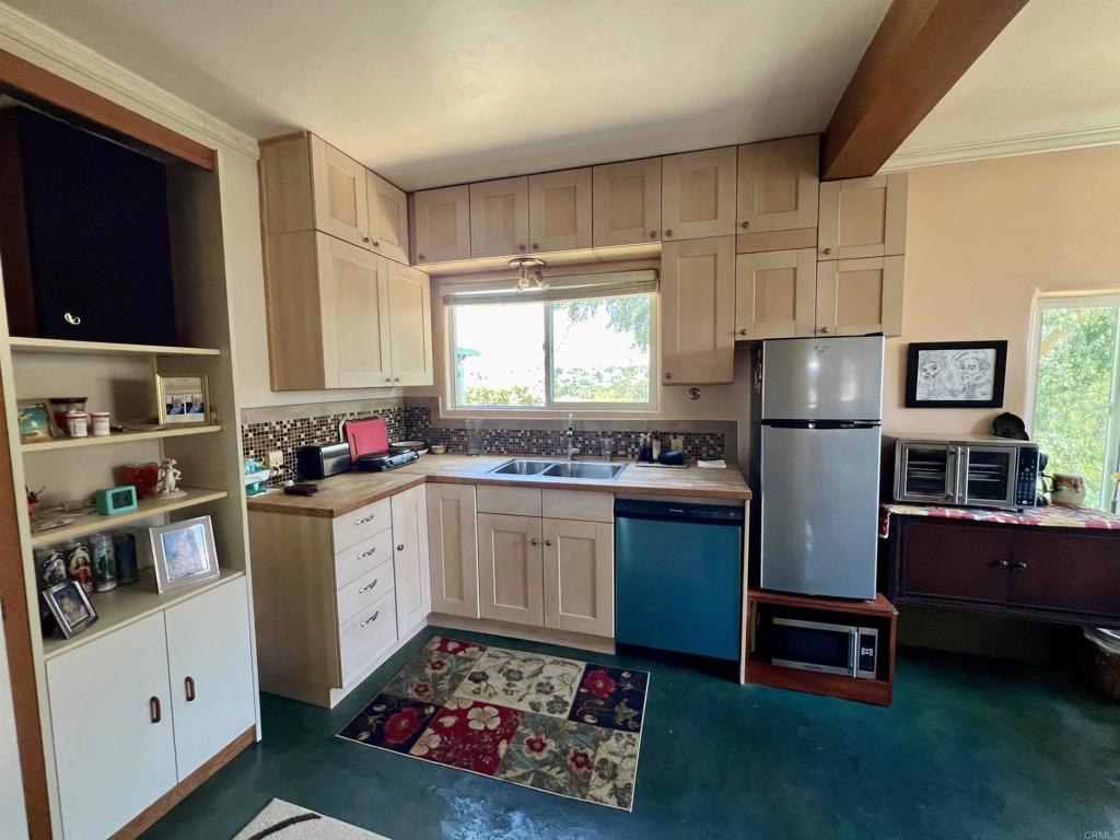 2371 73 Vancouver Avenue