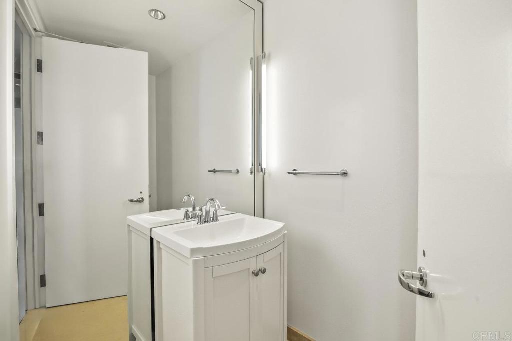 165 6Th Avenue 2504
