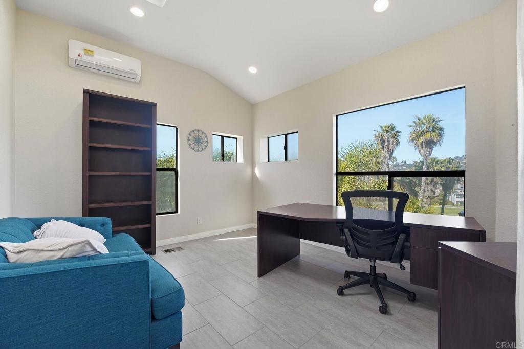 2524 La Costa Avenue