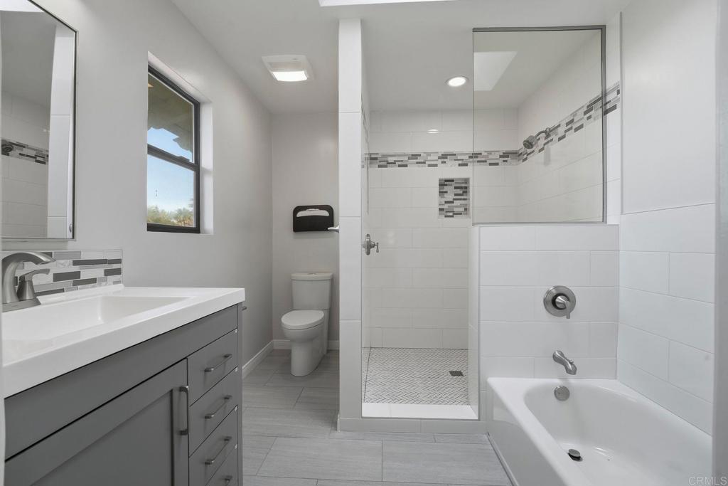 2524 La Costa Avenue