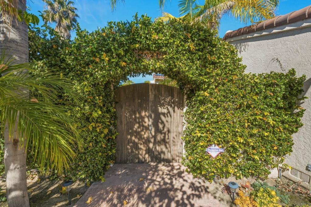 2524 La Costa Avenue