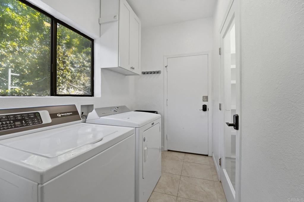 2524 La Costa Avenue