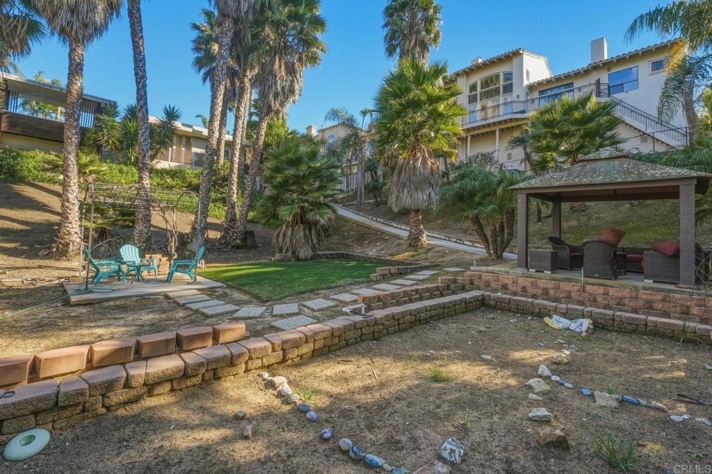 2524 La Costa Avenue