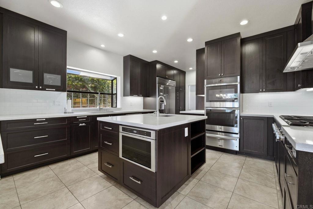 2524 La Costa Avenue