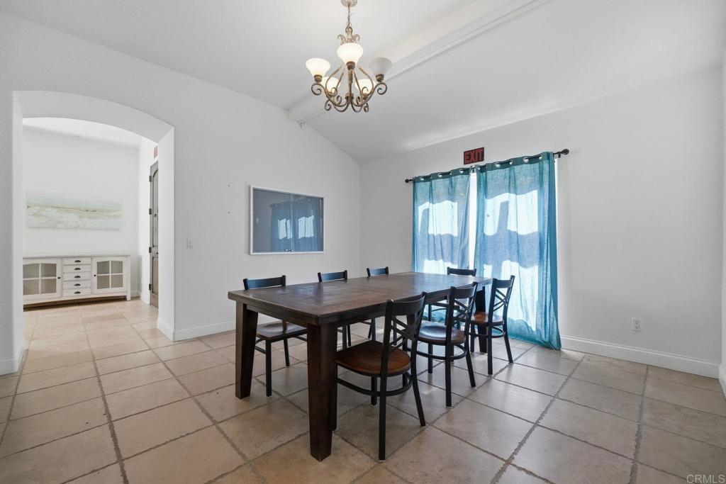 2556 La Costa Avenue