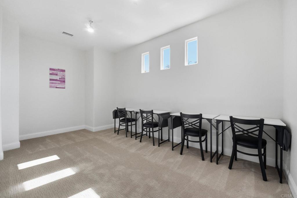 2556 La Costa Avenue