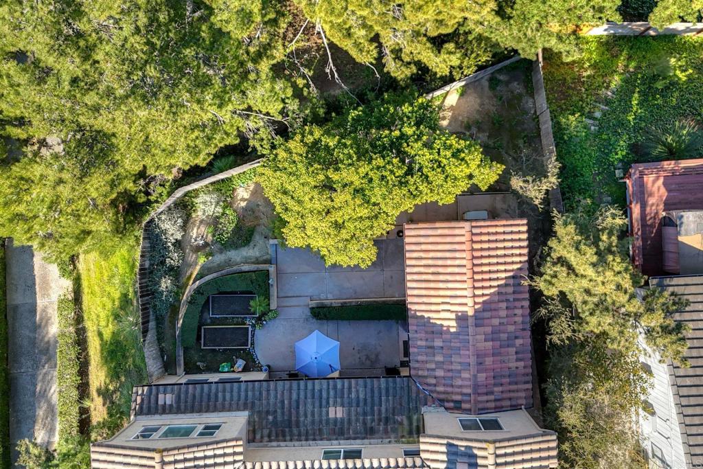 2556 La Costa Avenue