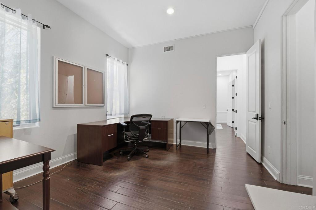 2556 La Costa Avenue