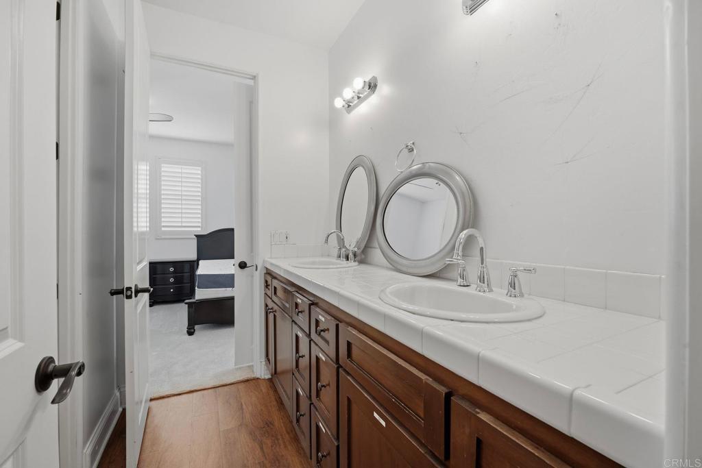 2556 La Costa Avenue