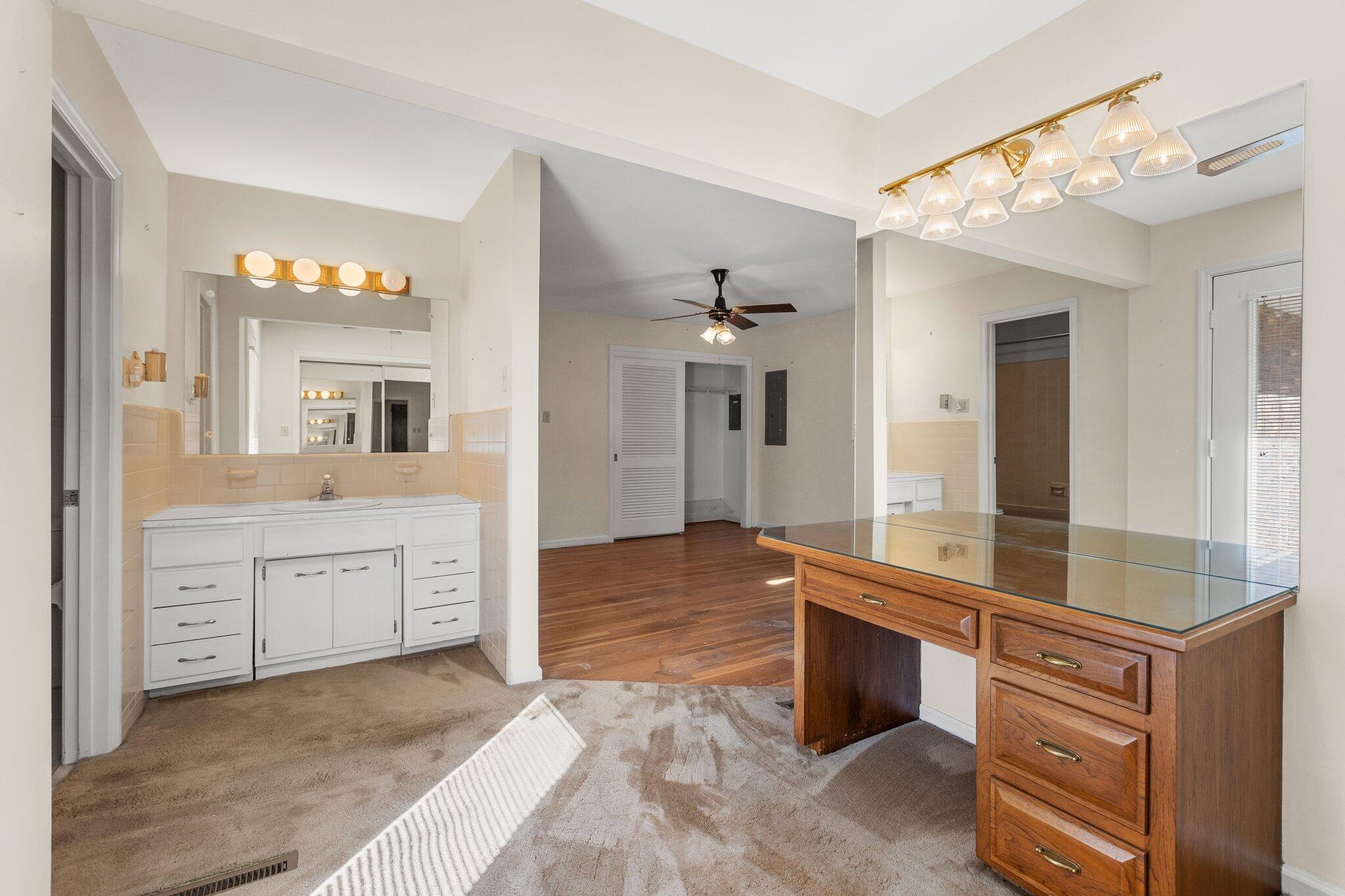 2042 Old Nassau Road