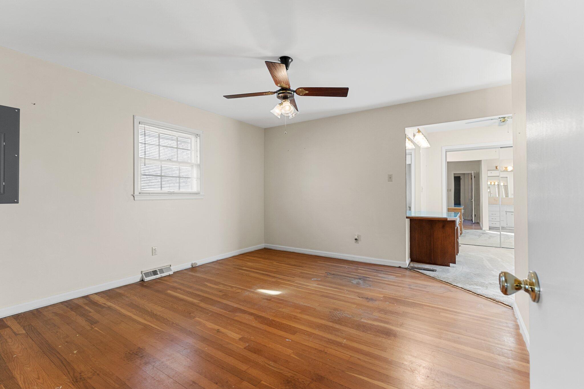 2042 Old Nassau Road