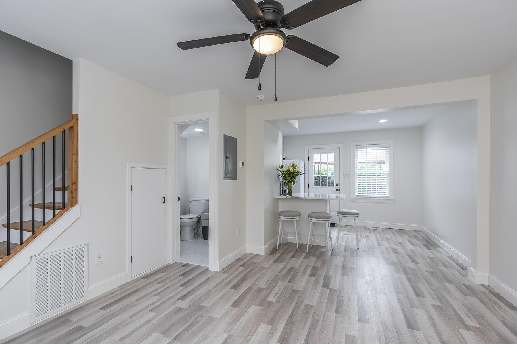 305 Lake Street Unit: 16