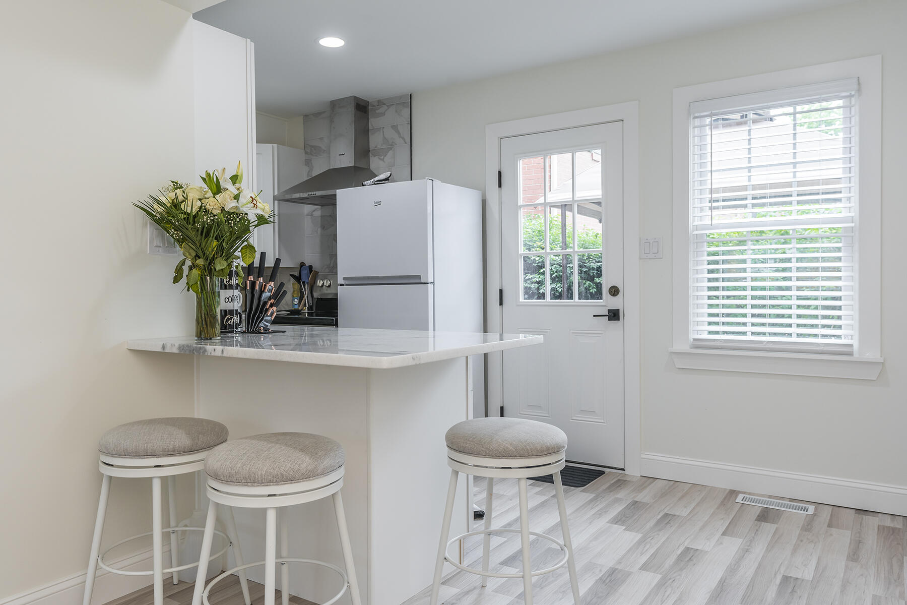 305 Lake Street Unit: 16