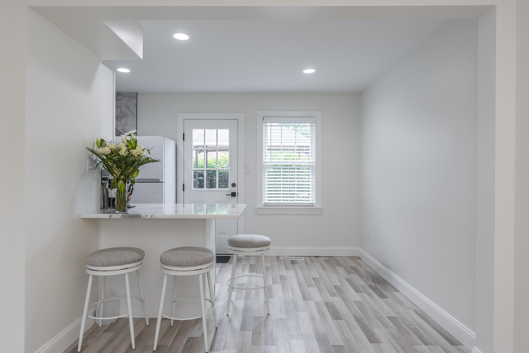 305 Lake Street Unit: 16