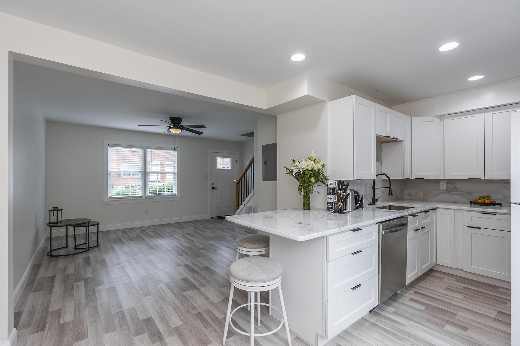 305 Lake Street Unit: 16