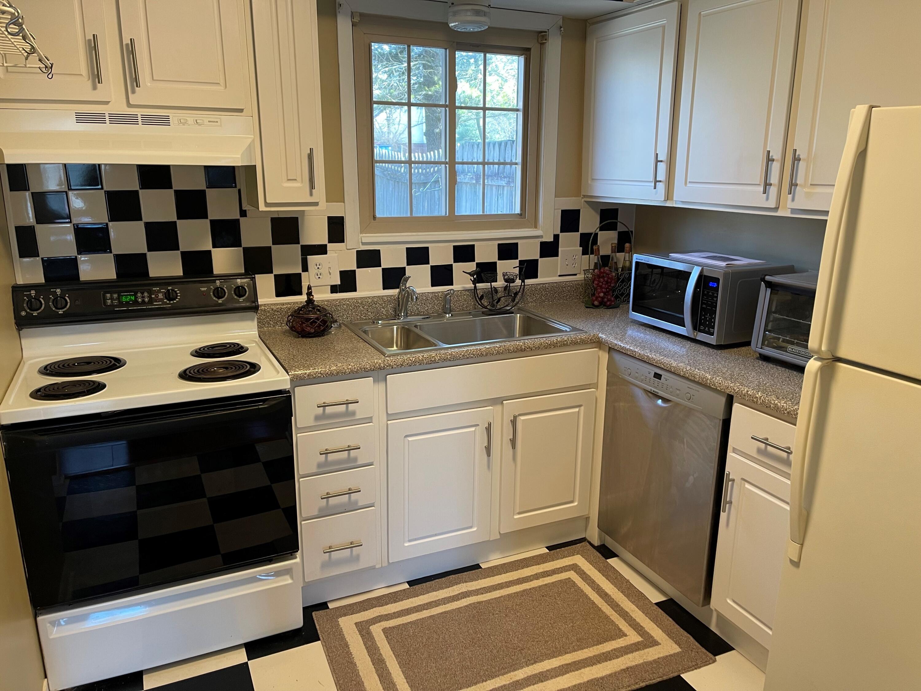 3500 Warwick Drive Unit: 16