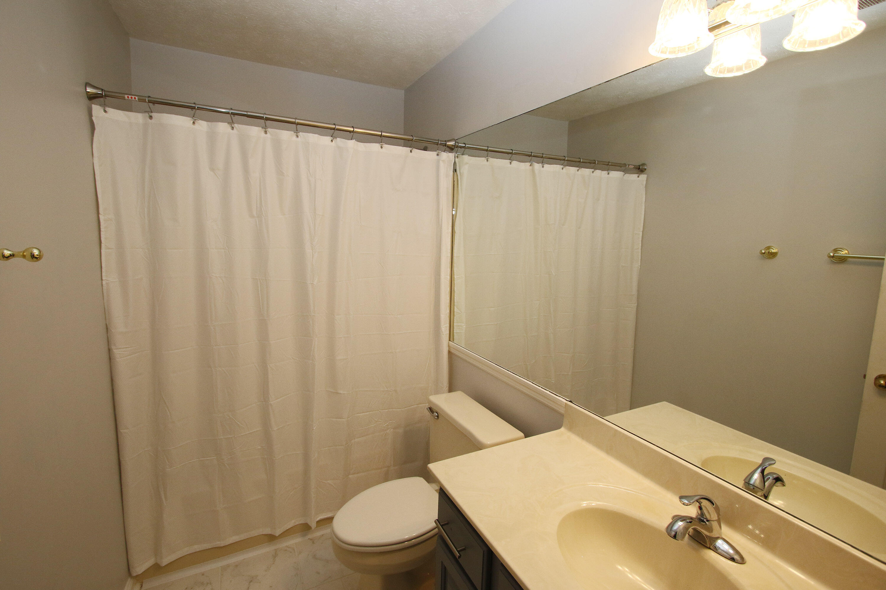 4224 Canterbury Green Way