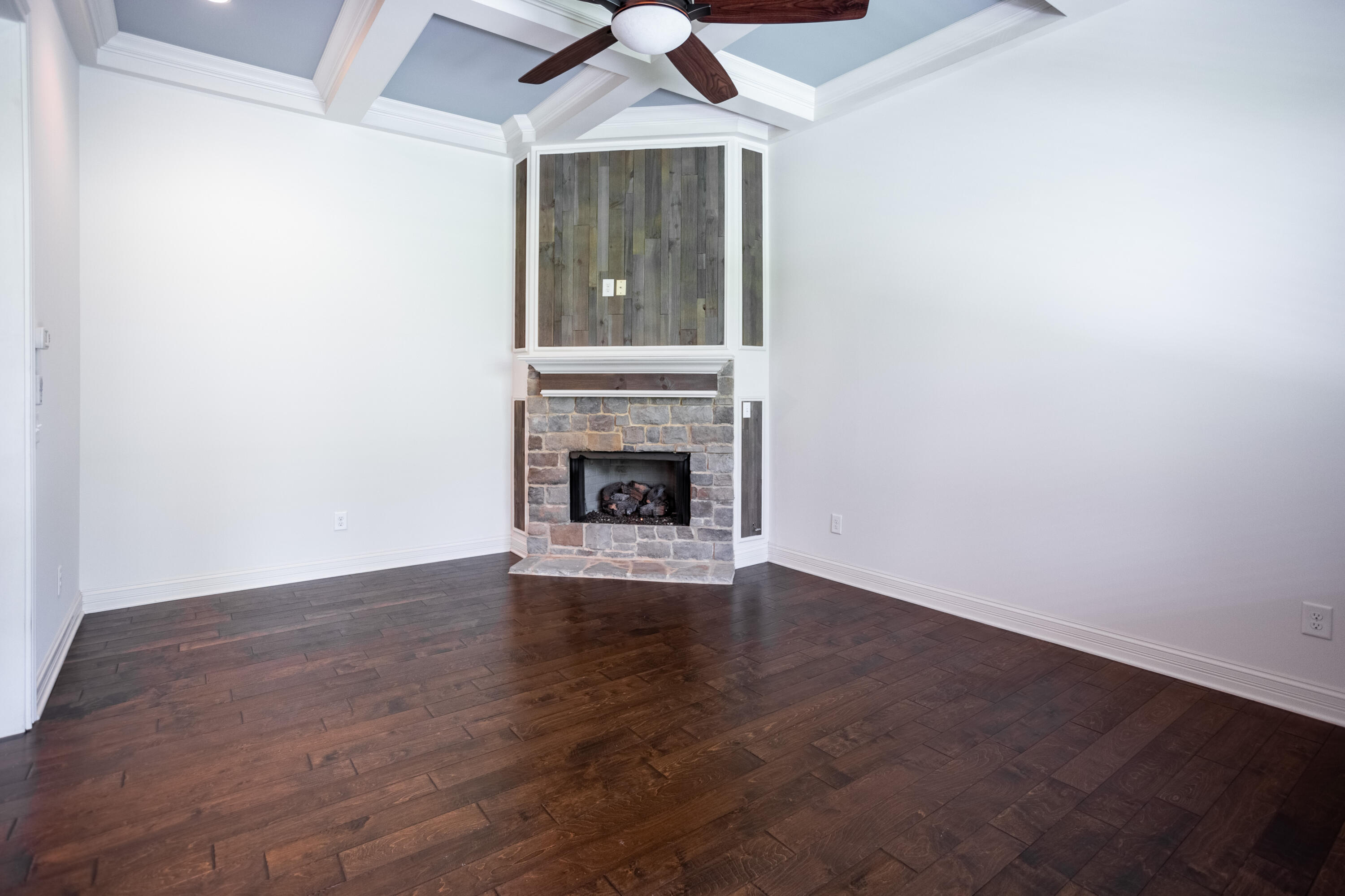 1032 Lauderdale Drive