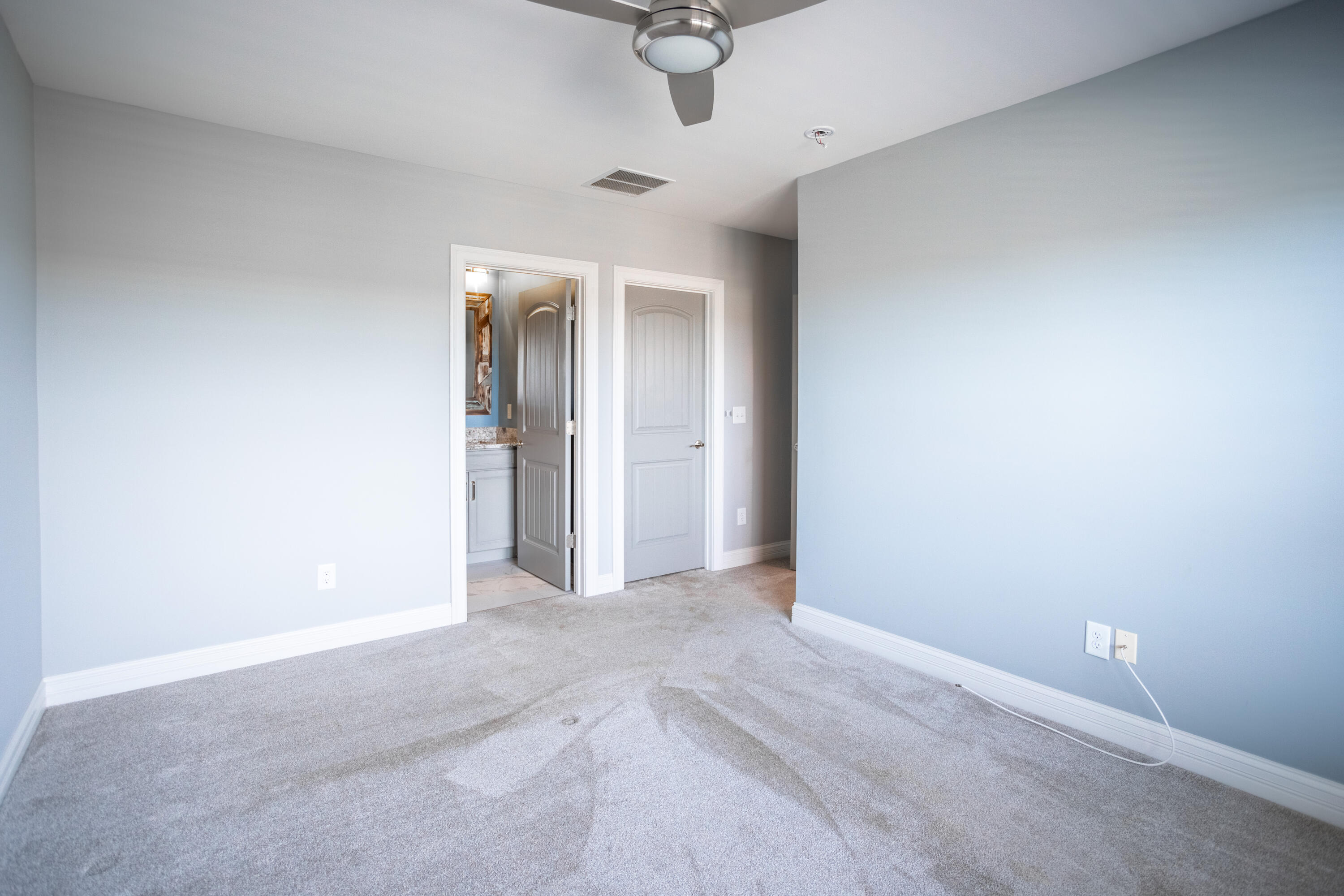 1032 Lauderdale Drive