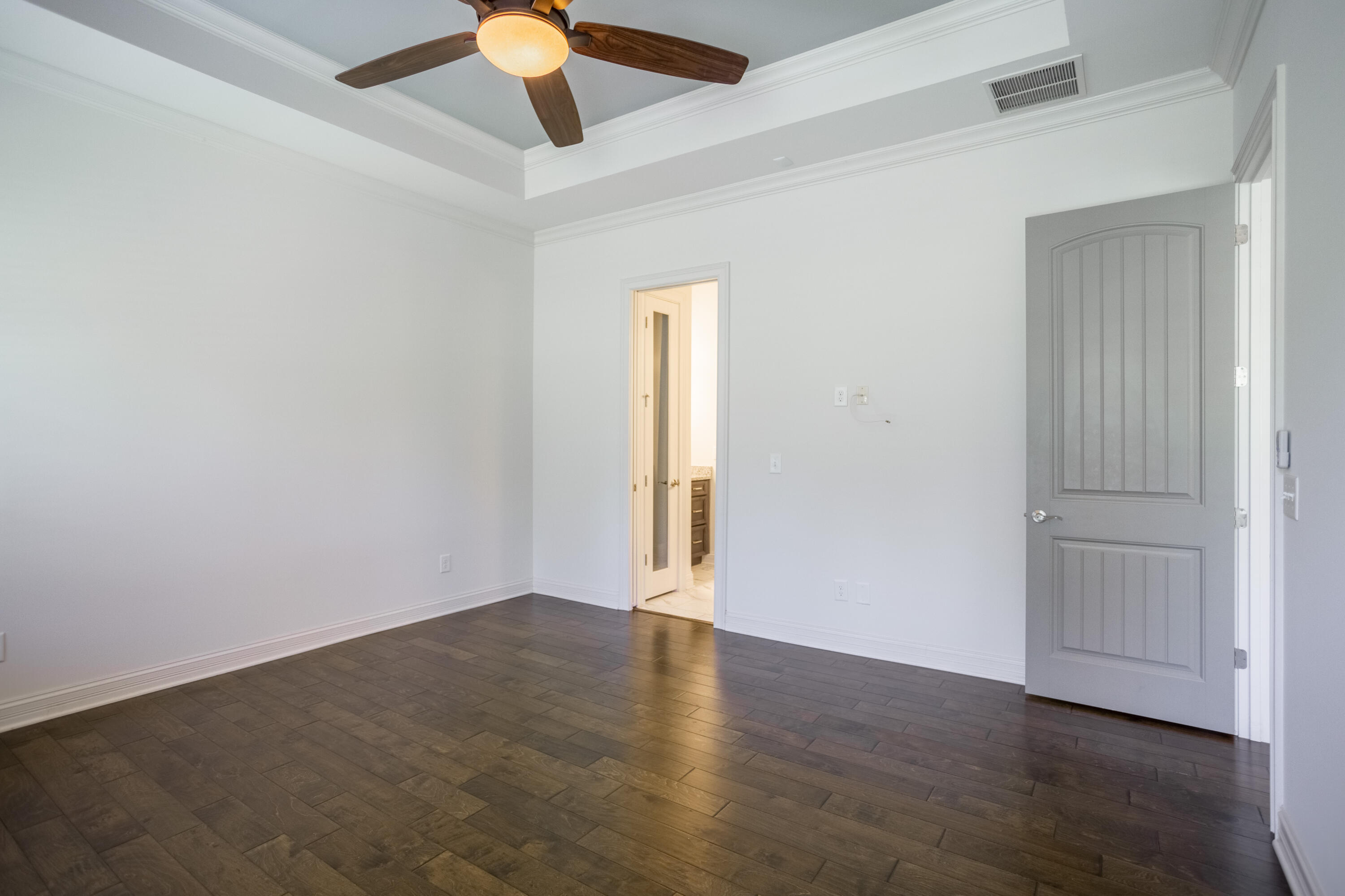 1032 Lauderdale Drive