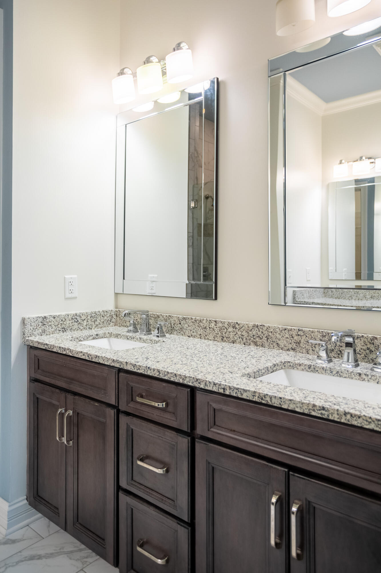 1032 Lauderdale Drive