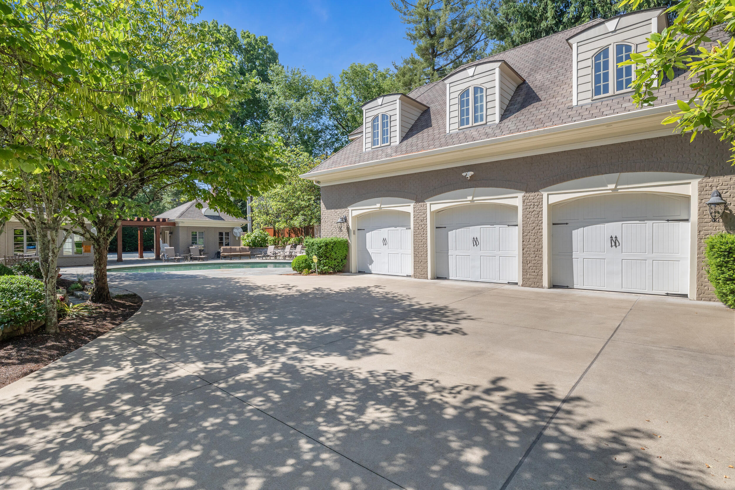 1732-1736 Richmond Road