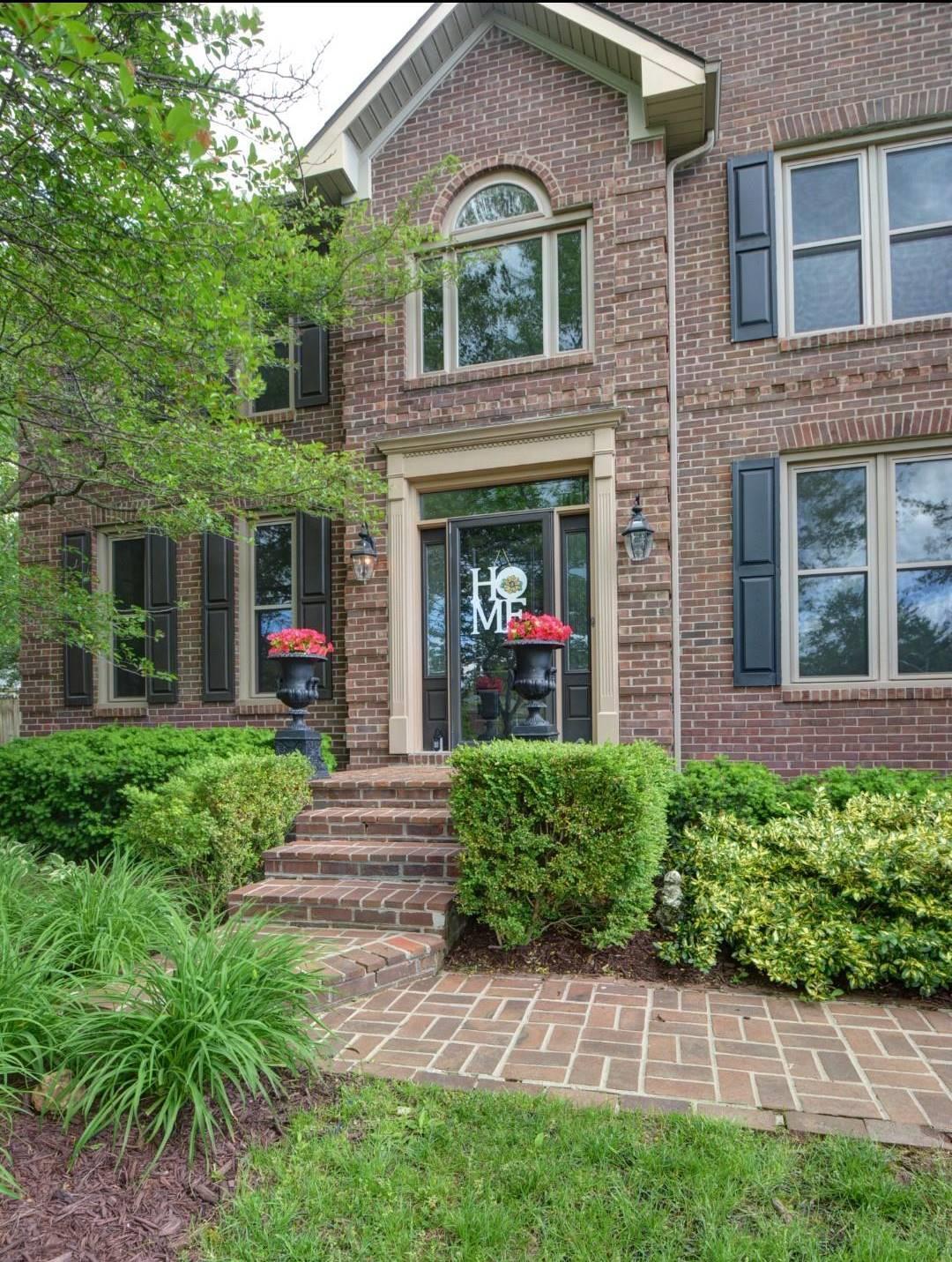 4633 Longbridge Lane