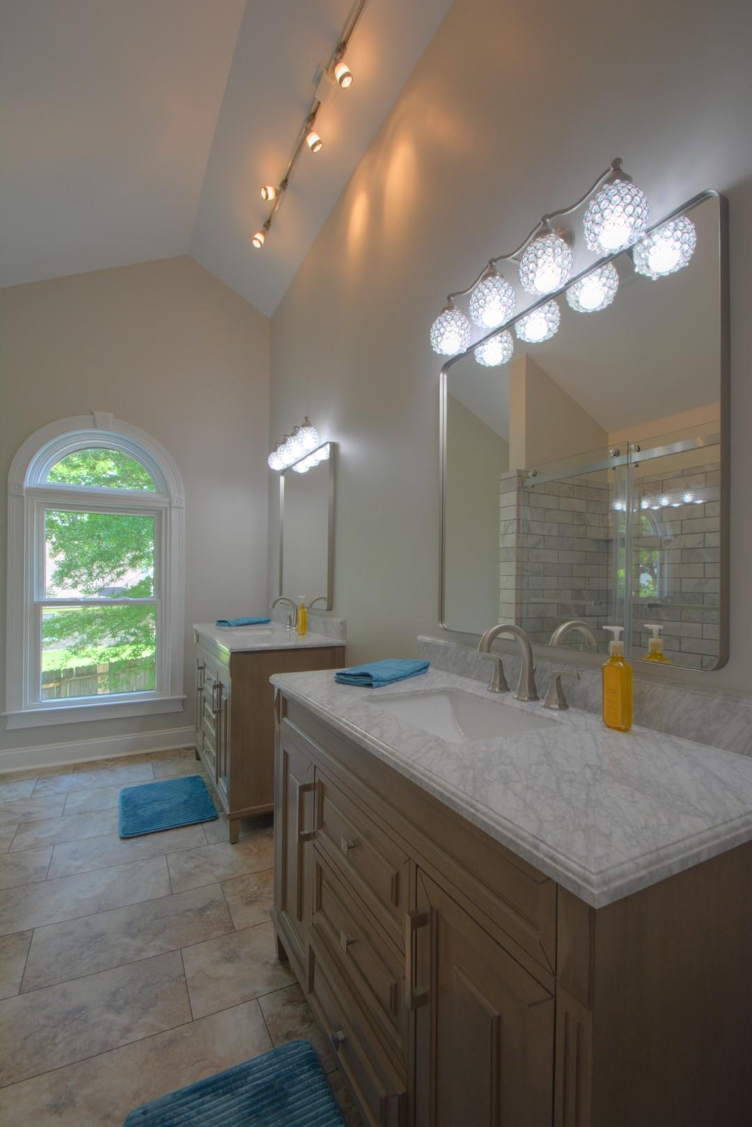 4633 Longbridge Lane