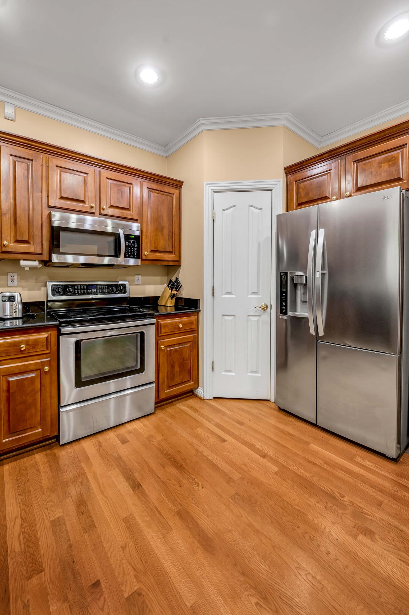 4304 Creek Valley Way