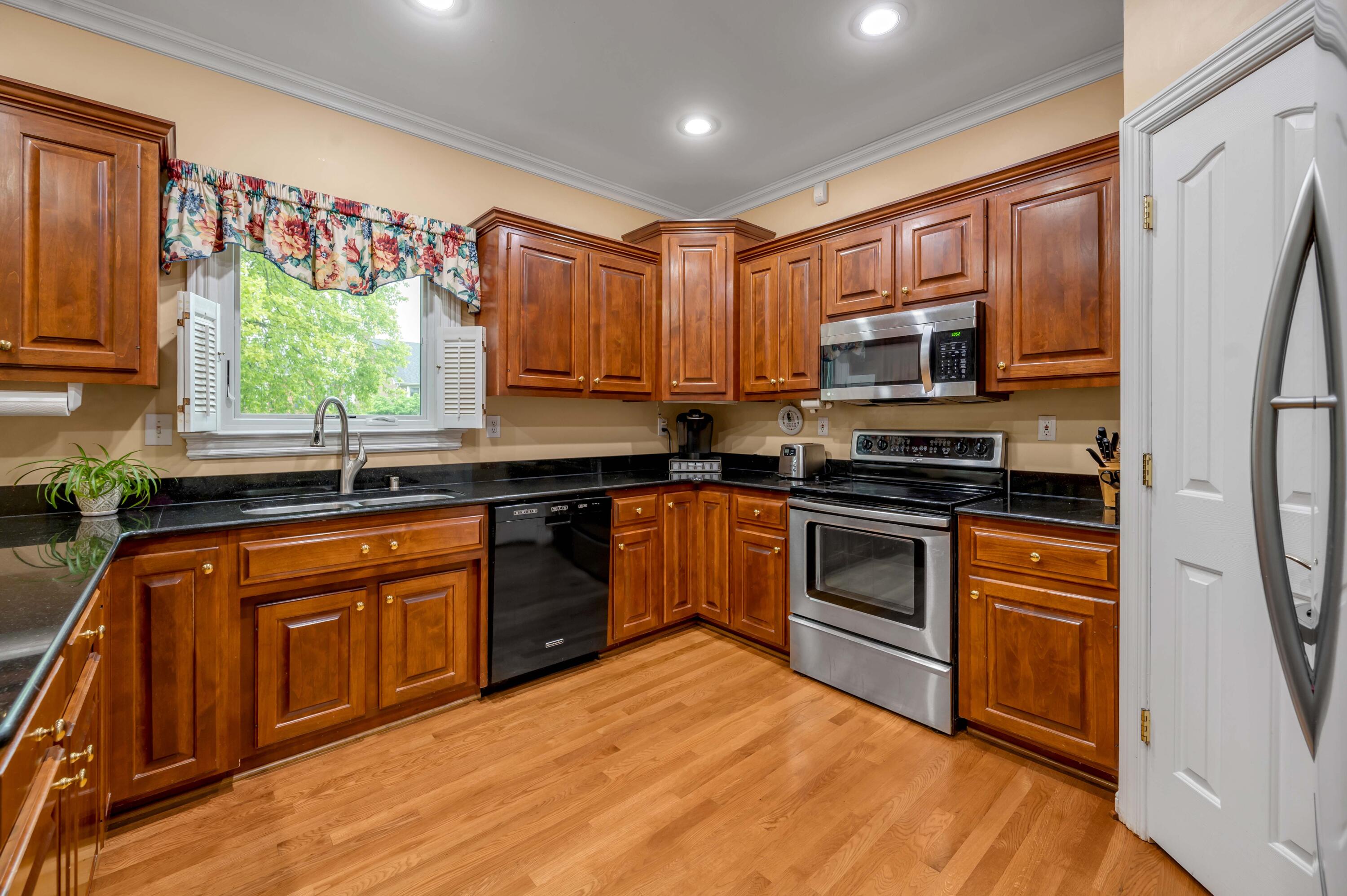 4304 Creek Valley Way