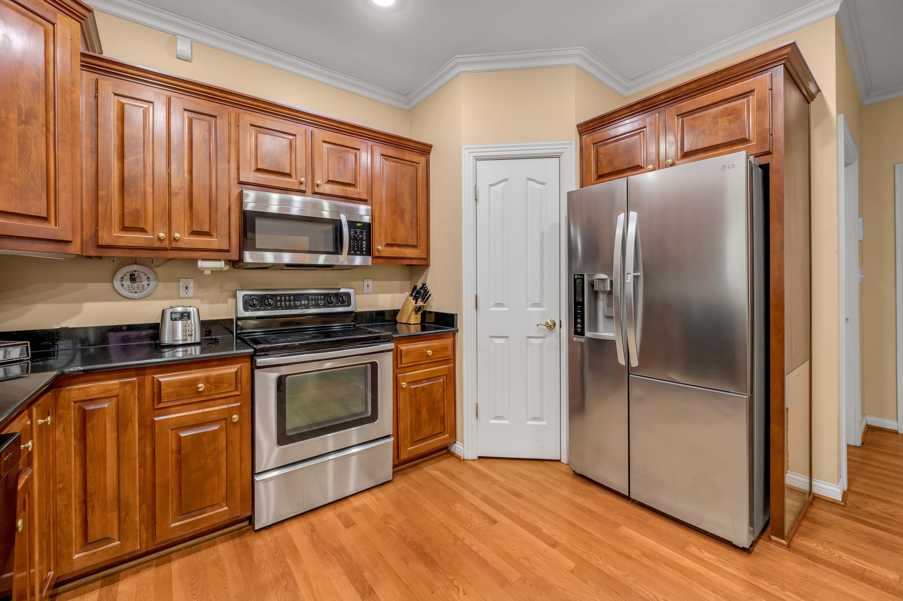 4304 Creek Valley Way